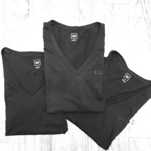3 Gap T-shirt’s black med, 100% cotton. EUC